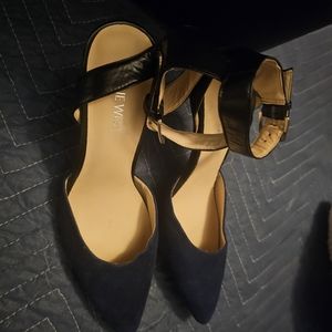 Nine West Navy Blue Pointed Toe Heel with Black Leather Strap goes around Ankle